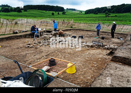 Gli scavi archeologici in Glenfield Lodge Park, Leicestershire, Inghilterra, cercando un gatekeeper's house. Foto Stock