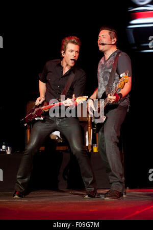 Rascal Flatts live a C2C - Paese a Paese Festival all'O2 Arena di Londra il 16 marzo 2014 Foto Stock