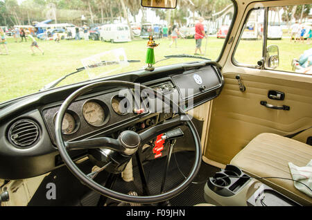 Interno del Volkswagens a VW oltre la Skyway car show. Foto Stock