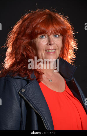 Ritratto di donna di mezza età con i capelli rossi, Hounslow, Greater London, England, Regno Unito Foto Stock