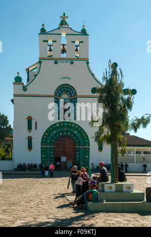 La Iglesia de San Juan Bautista, San Juan Chamula, Messico Foto Stock