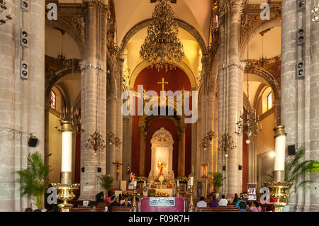 Altare dell Antica Basilica di Nostra Signora di Guadalupe, Città del Messico, Messico Foto Stock