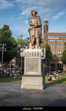 Statua di Rembrandt a rembrandt Platz nel centro di Amsterdam Olanda Foto Stock