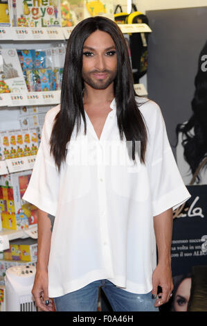 Conchita Wurst per promuovere il suo nuovo album e il libro "Storia di y. Ho, Conchita' a Milano con: Conchita Wurst Dove: Milano, Italia Quando: 09 giu 2015 C Foto Stock