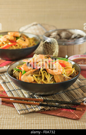 Re boreale Chow Mein. Gamberi fritti tagliatelle. Cucina cinese Foto Stock