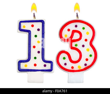 Candele di compleanno numero tredici isolati su sfondo bianco Foto Stock