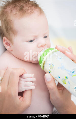 Baby bottiglia di aspirazione Foto Stock