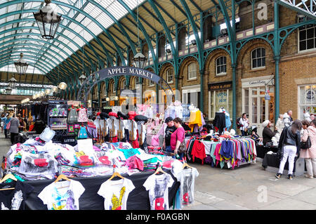 Mercato di Apple nel mercato di Covent Garden, Covent Garden, la City of Westminster, Londra, Inghilterra, Regno Unito Foto Stock