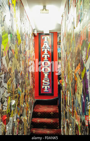 Ingresso al salone di tatuaggi, Brewer Street, Soho, West End, la City of Westminster, Londra, Inghilterra, Regno Unito Foto Stock