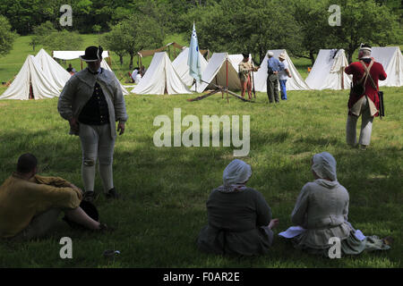 I soldati dell esercito continentale della guerra rivoluzionaria rievocazione storica a Cava Jockey Morristown National Historical Park NJ USA Foto Stock