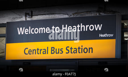 Segno di ingresso all'aeroporto di Heathrow alla Stazione degli Autobus Centrale di Londra, Inghilterra, Regno Unito Foto Stock