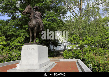 Statua equestre di George Washington nella parte anteriore del Ford Mansion Washington sede del Museo Morristown New Jersey USA Foto Stock