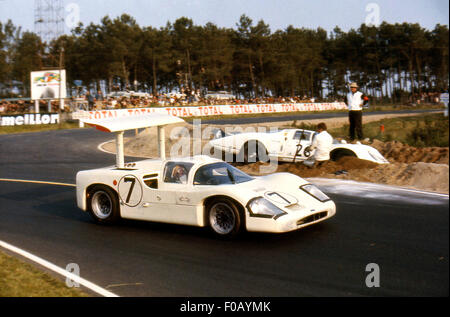 24 Ore Le Mans gara 11 Giugno 1967. Mike Spence,Phil Hill Chaparral 2F. Foto Stock