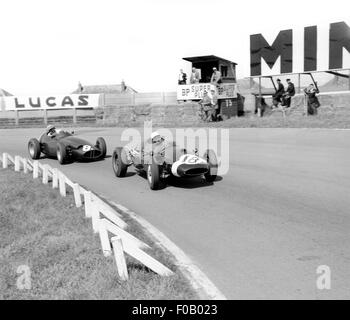 GP di Gran Bretagna : L'Aintree 18 luglio 1959 No18 Maurice Trintignant- Cooper-Climax T51, NO8 Harry Schell BRM P25 terminato 4th. Foto Stock