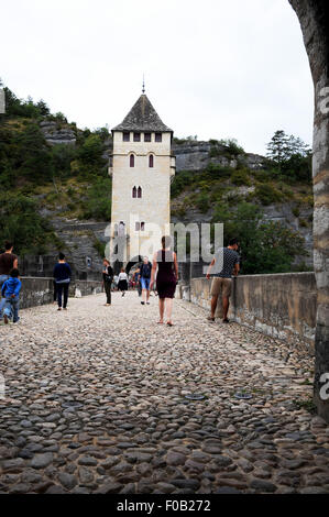 Il Porto Valentre ponte attraverso il fiume Lot in Cahors è la città principale della partita di reparto in Midi Pyrenees area del sud ovest della Francia Foto Stock