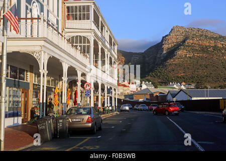 Strada principale attraverso la storica città di Simon in False Bay, Città del Capo Foto Stock