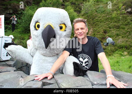 Emittente e naturalista, Chris Packham assiste a Albanella reale giorno protesta a Goyt Valley vicino a Buxton, Derbyshire Regno Unito - 2015 Foto Stock