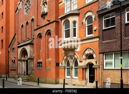 St Mary's chiesa cattolica romana, conosciuta come il gioiello nascosto, Mulberry Street, Manchester, Inghilterra, Regno Unito. Foto Stock