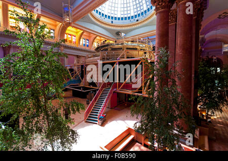 All'interno del Royal Exchange building, precedentemente noto come una merce di scambio, ora un teatro. Sant'Anna's Square, Manchester, Inghilterra, Regno Unito Foto Stock