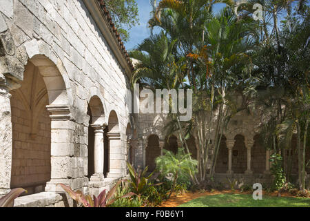 COURTYARD san Bernardo di Clairvaux medievale monastero spagnolo NORTH MIAMI BEACH FLORIDA USA Foto Stock