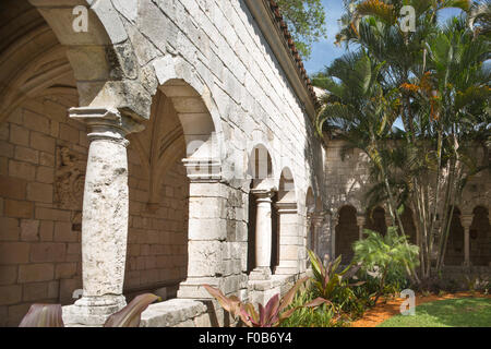 COURTYARD san Bernardo di Clairvaux medievale monastero spagnolo NORTH MIAMI BEACH FLORIDA USA Foto Stock