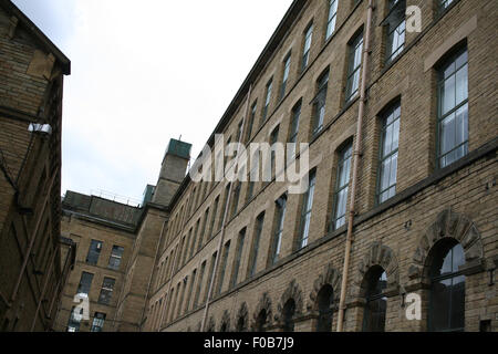 Parte del sale mulino della galleria d'arte complessa, Saltaire, West Yorkshire Foto Stock