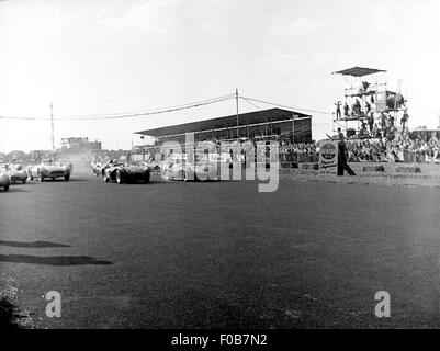 Connaught e Lotus MK IX racing cars Foto Stock