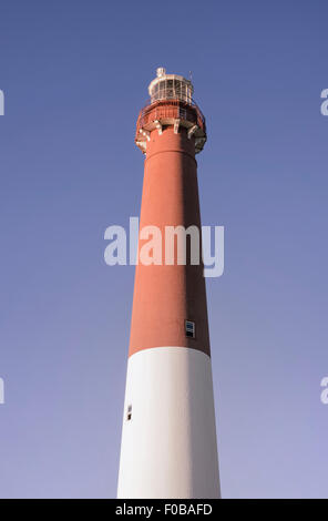Barnegat Lighthouse parco statale, Barnegat Light, Long Beach Island, New Jersey. La rossa e bianca torre segna il quarantesimo parallelo. Foto Stock