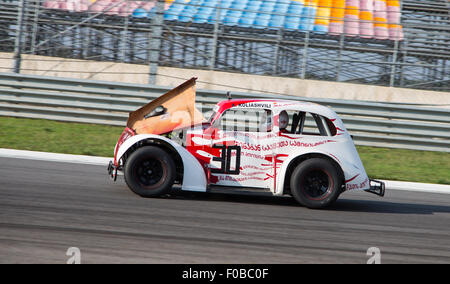 ISTANBUL, Turchia - 02 novembre 2014: K. Koliashvili aziona una leggende auto nel circuito di Istanbul Park Foto Stock