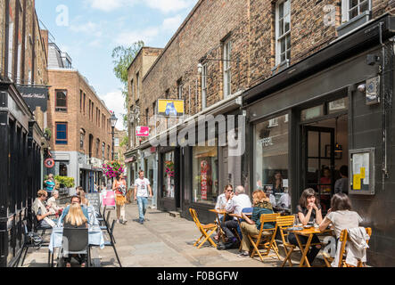 Ristoranti esterni a Camden Passage, Islington, London Borough di Islington, Greater London, England, Regno Unito Foto Stock