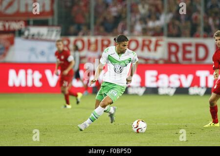 Wolfsburg, Germania. 1 agosto, 2015. Ricardo Rodriguez (Wolfsburg) Calcio/Calcetto : Tedesco 'Super Cup' match tra VfL Wolfsburg 1-1 FC Bayern Monaco presso l'Arena Volkswagen a Wolfsburg, in Germania . © Mutsu Kawamori/AFLO/Alamy Live News Foto Stock