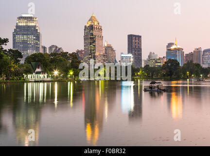 Parco Lumphinee a Bangkok è una delle città principali e parco di attrazione turistica e si trova tra Silom e Sukhumvit road in Foto Stock