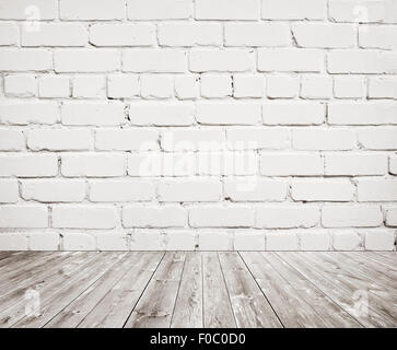 Bianco parete di mattoni texture con pavimento in legno Foto Stock