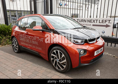 BMW i3 auto elettrica sul display a rivenditori di automobili Birmingham REGNO UNITO Foto Stock