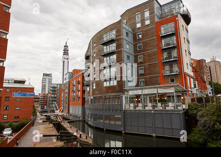 Birmingham bcn canal e serrature attraverso il city centre REGNO UNITO Foto Stock