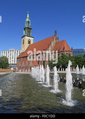 San Marys Chiesa conosciuta in tedesco come la Marienkirche è una chiesa a Berlino Germania Foto Stock