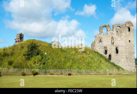 Le rovine del castello di Clun nello Shropshire Foto Stock