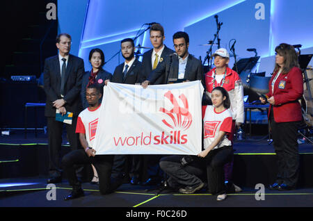 Cerimonia di apertura del Worldskills 2015 presso la palestra di Ibirapuera a São Paulo. Il Brasile è la sede della XLIII edizione del Concorso WorldSkills, la più grande formazione professionale la concorrenza in tutto il mondo. La manifestazione si terrà il 12-15 agosto a Anhembi Park a Sao Paulo, e riunirà circa 1.200 giovani concorrenti provenienti da oltre sessanta paesi e regioni che si disputa il titolo di migliore del mondo professional 50 professioni tecniche, quali Robotica, torni CNC, progettazione meccanica, saldatura, costruzione di stampi, industriale elettricità, web design e dolciumi. ( Foto Stock