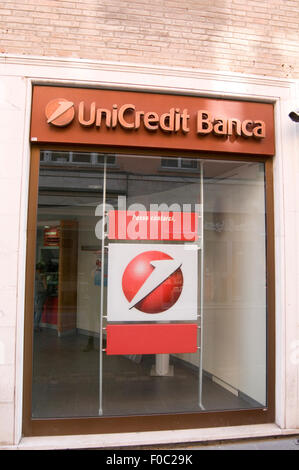 UniCredit Banca filiale Italia italiano banca banche filiali high street Foto Stock