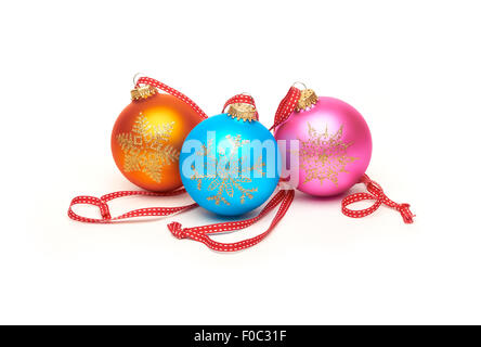 Tradizionali decorazioni natalizie isolato su uno sfondo bianco. Foto Stock