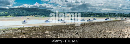 Vista panoramica di Rosso Wharf Bay, Isola di Anglesey, Galles del Nord Regno Unito adottate il 5 agosto del 2015. Foto Stock
