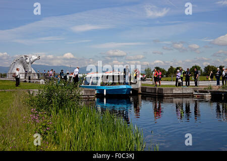 Helix Park Kelpies e barcone sul canal Falkirk Regno Unito Foto Stock