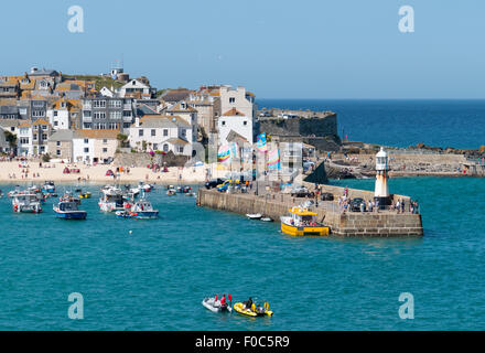 St Ives Cornish cittadina balneare, Smeatons Pier e Harbour Beach, Cornwall Inghilterra. Foto Stock