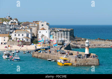 St Ives Cornish cittadina balneare, Smeatons Pier e Harbour Beach, Cornwall Inghilterra. Foto Stock