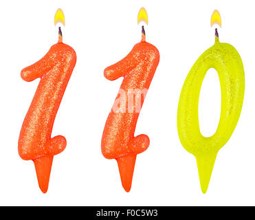 Numero di candele cento e dieci isolati su sfondo bianco Foto Stock