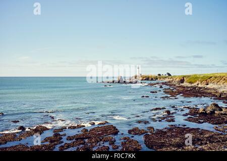 Vista in lontananza Pigeon Point lighthouse, CALIFORNIA, STATI UNITI D'AMERICA Foto Stock