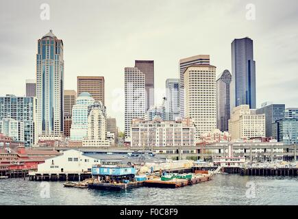 Vista del litorale e skyline con ex Washington Mutual Tower Building, Seattle, nello Stato di Washington, USA Foto Stock