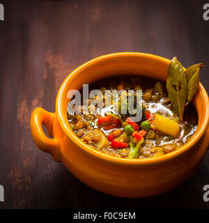 Vegan zuppa di lenticchie rosse Foto Stock