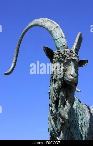 Capra del Kashmir la scultura al Great Orme Visitor Center, Llandudno, Galles Foto Stock