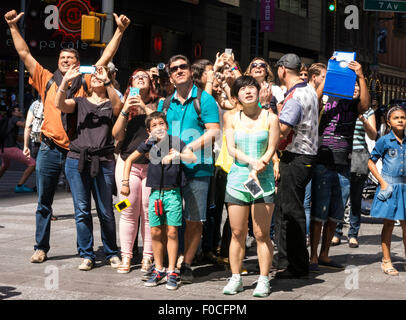La folla di turisti, Times Square NYC Foto Stock